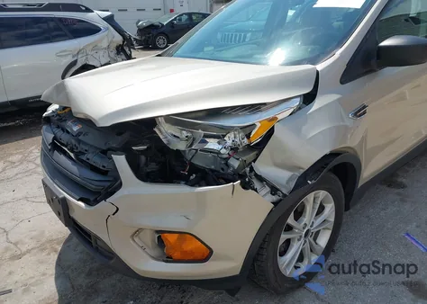 2017 Ford Escape S z USA, uszkodzony, nr VIN 1FMCU0F78HUB97666